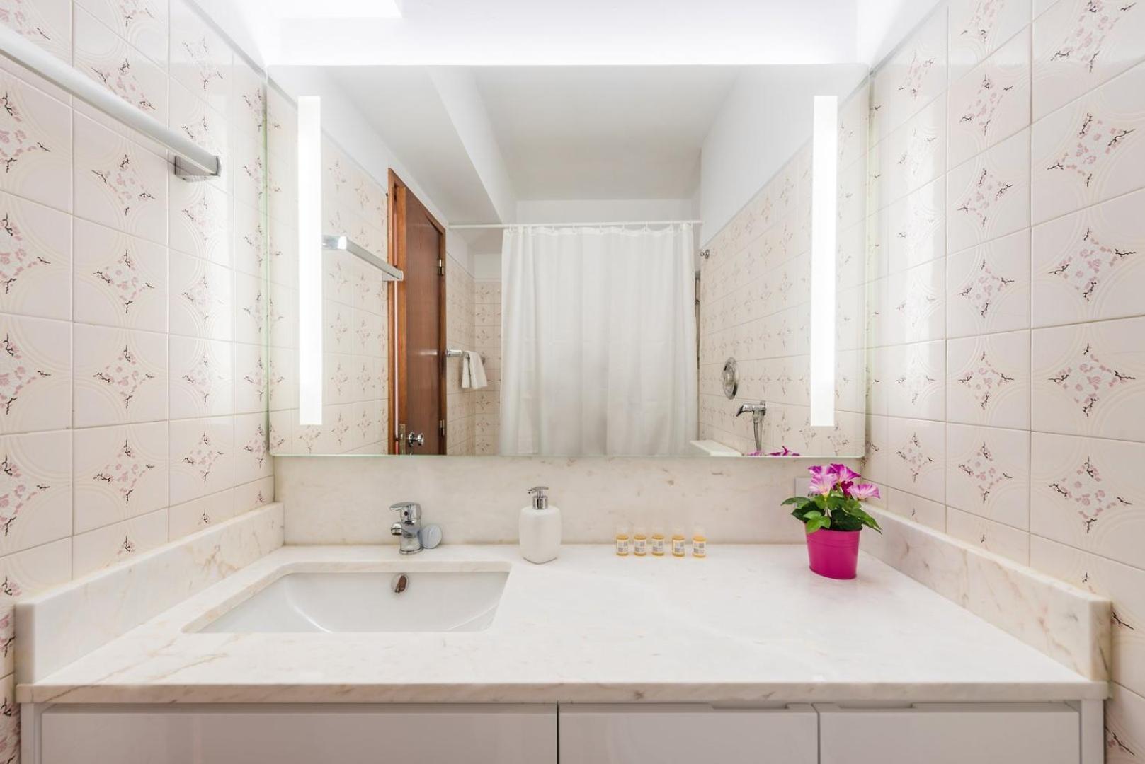 Appartamento Guestready - Eclectic Haven In The Heart Of Oporto Esterno foto